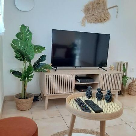 Proche Aeroport A Pied, O Nature Tille Bagian luar foto